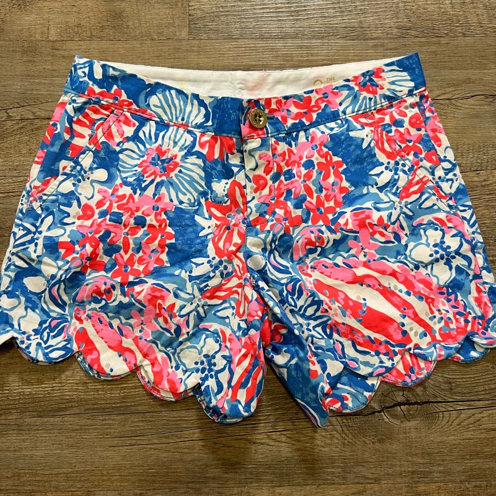 Lilly Pulitzer red white and blue pop pop printed buttercup scalloped shorts